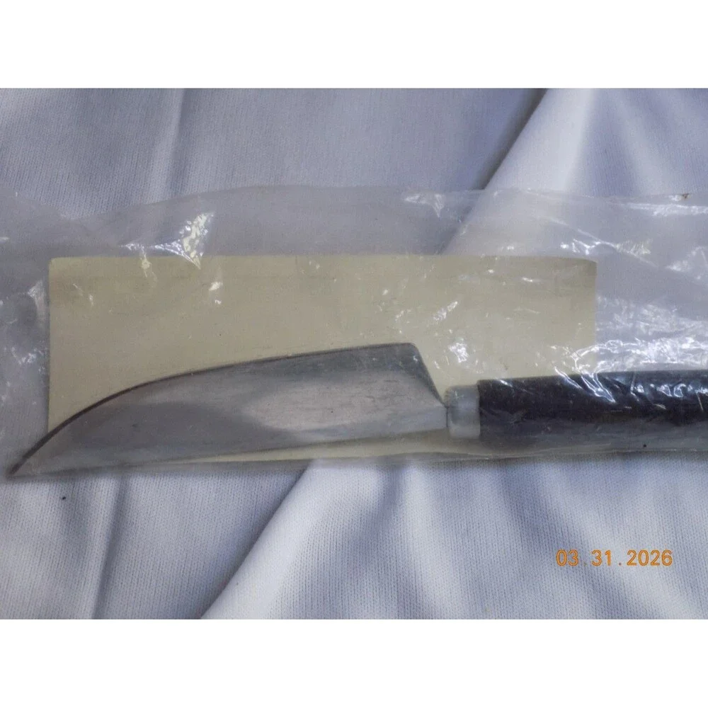 Pampered Chef V Shaped Cutter w/ Paper New in plastic